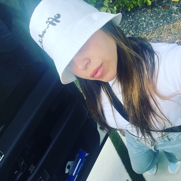 Meet your Posher, Leydimel - Picture 1 of 1